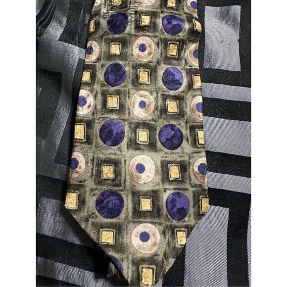 Irvine Park Olive/Blue/Creame Square & Circles detailing neck Tie‬ 100% Silk Gre - Picture 3 of 8